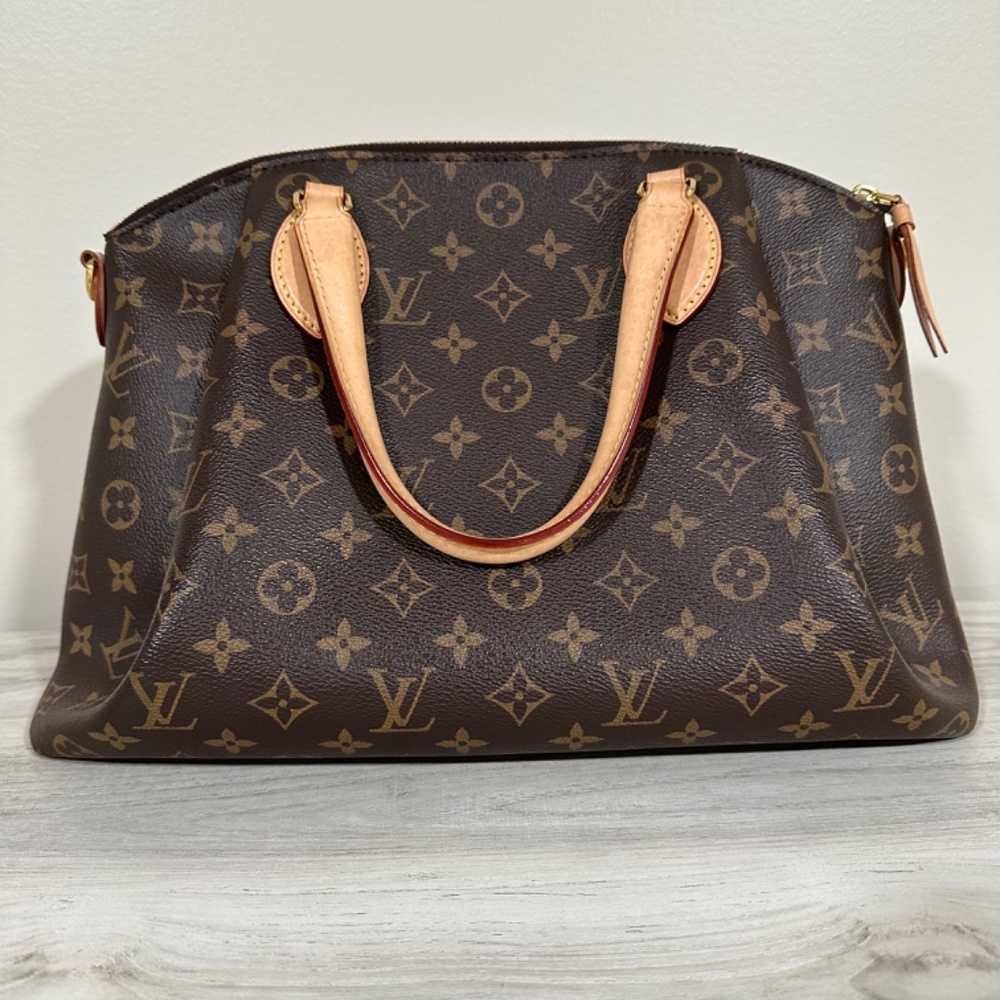 Louis Vuitton Rivoli MM - Picture 4 of 9